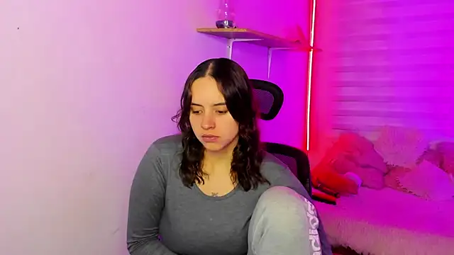 Snapshot of Emily_Lindey chatting on November 19, 2025, 3:28 am Emily Lindey online show from November 19, 2025, 3:28 am