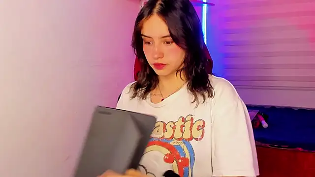 Snapshot of Emily_Lindey chatting on October 30, 2025, 3:27 am Emily Lindey online show from October 30, 2025, 3:27 am