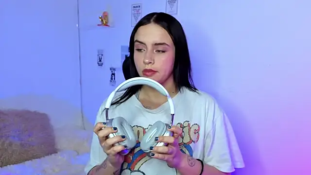 Emily Lindey online show from February 13, 2026, 1:00 pm