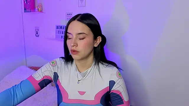 Emily Lindey online show from March 17, 2026, 6:16 am