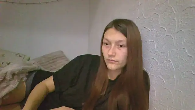 luna tt online show from December 19, 2025, 6:43 pm