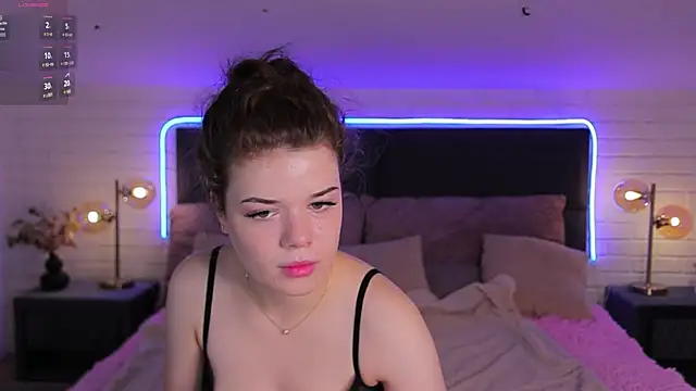 Snapshot of Hot__Tiny chatting on October 21, 2025, 6:24 am Hot Tiny online show from October 21, 2025, 6:24 am