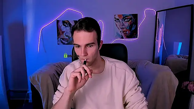 Snapshot of astren_villo chatting on February 3, 2026, 7:24 am astren villo online show from February 3, 2026, 7:24 am