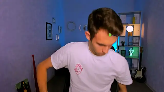 Snapshot of astren_villo chatting on November 9, 2025, 1:26 pm astren villo online show from November 9, 2025, 1:26 pm