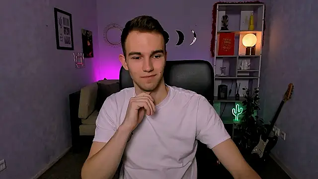 Snapshot of astren_villo chatting on March 4, 2026, 6:54 am astren villo online show from March 4, 2026, 6:54 am