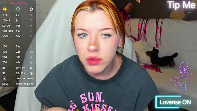 Snapshot of MeganNewCat chatting on June 26, 2026, 8:47 pm MeganNewCat online show from June 26, 2026, 8:47 pm