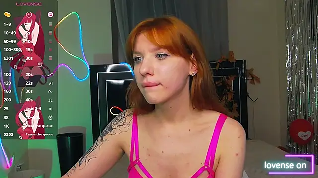 Snapshot of MeganNewCat chatting on April 4, 2026, 8:26 pm MeganNewCat online show from April 4, 2026, 8:26 pm