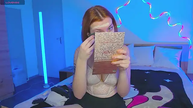 MeganNewCat online show from December 4, 2025, 7:18 am