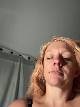 Snapshot of queenkelly1234 chatting on July 5, 2026, 10:33 am queenkelly1234 online show from July 5, 2026, 10:33 am