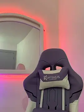 Snapshot of La-Gatiita-trans chatting on November 18, 2025, 3:59 pm La-Gatiita-trans online show from November 18, 2025, 3:59 pm