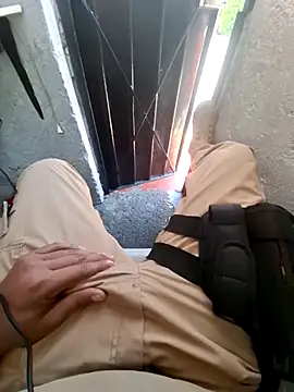 Snapshot of Raczos chatting on October 26, 2025, 5:13 pm Raczos online show from October 26, 2025, 5:13 pm