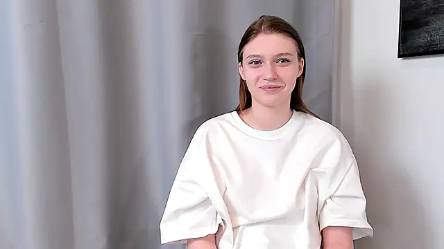 RoslynArcuo online show from October 14, 2025, 5:24 pm