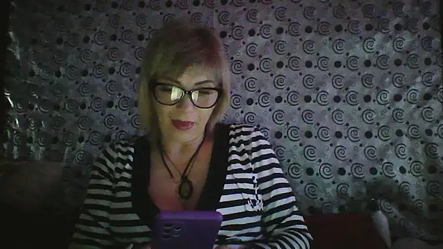 Lia Ray online show from November 4, 2025, 7:17 pm