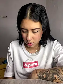 cristalxxx hott online show from November 15, 2025, 3:27 pm