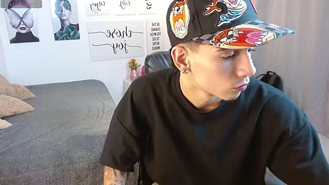 Snapshot of AmethystShadow17 chatting on November 5, 2025, 3:48 pm AmethystShadow17 online show from November 5, 2025, 3:48 pm