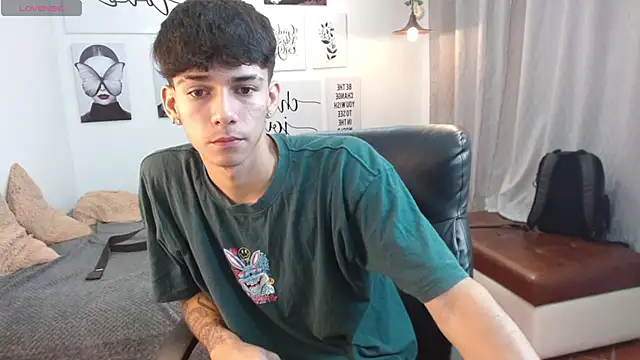 Snapshot of AmethystShadow17 chatting on November 4, 2025, 4:00 pm AmethystShadow17 online show from November 4, 2025, 4:00 pm