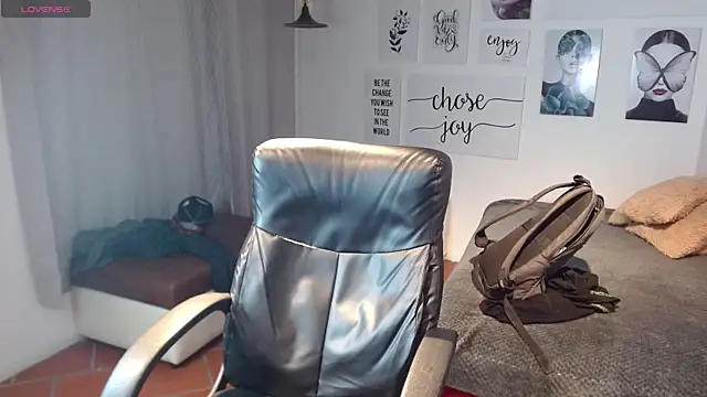 Snapshot of AmethystShadow17 chatting on November 26, 2025, 2:50 pm AmethystShadow17 online show from November 26, 2025, 2:50 pm