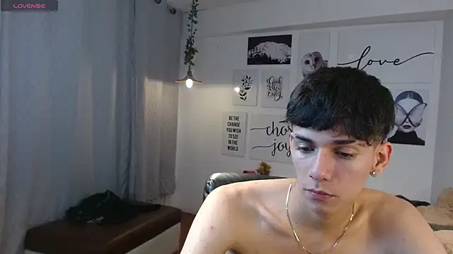 Snapshot of AmethystShadow17 chatting on November 24, 2025, 3:56 pm AmethystShadow17 online show from November 24, 2025, 3:56 pm