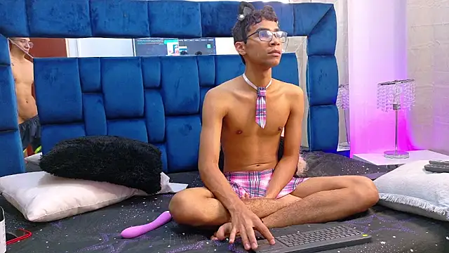 Desire4Duo online show from October 21, 2025, 1:21 pm