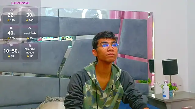 Desire4Duo online show from November 15, 2025, 1:37 pm