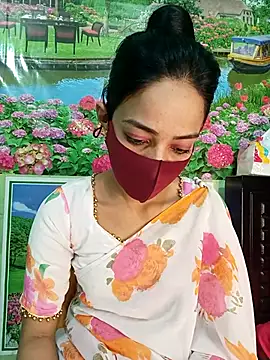 Snapshot of Night_Queen3 chatting on December 17, 2025, 5:18 pm Night Queen3 online show from December 17, 2025, 5:18 pm