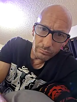 whateveruwanthowever online show from October 31, 2025, 6:43 am