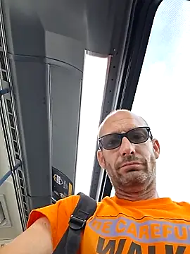 whateveruwanthowever online show from November 14, 2025, 7:28 pm