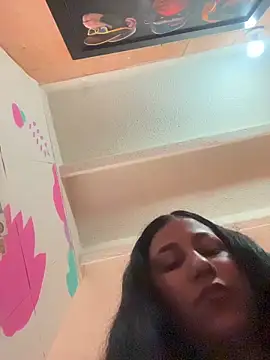 kassandra luxury online show from November 16, 2025, 5:06 pm