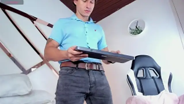 Snapshot of Justin_valverde chatting on February 12, 2026, 7:35 pm Justin valverde online show from February 12, 2026, 7:35 pm