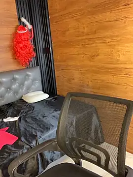 Snapshot of Yvonny27 chatting on February 11, 2026, 12:27 pm Yvonny27 online show from February 11, 2026, 12:27 pm