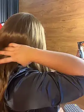 Snapshot of Yvonny27 chatting on January 14, 2026, 1:15 pm Yvonny27 online show from January 14, 2026, 1:15 pm