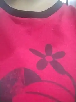 Snapshot of Yvonny27 chatting on February 4, 2026, 3:40 pm Yvonny27 online show from February 4, 2026, 3:40 pm