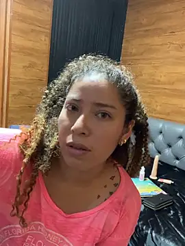 Snapshot of Yvonny27 chatting on January 19, 2026, 11:58 am Yvonny27 online show from January 19, 2026, 11:58 am