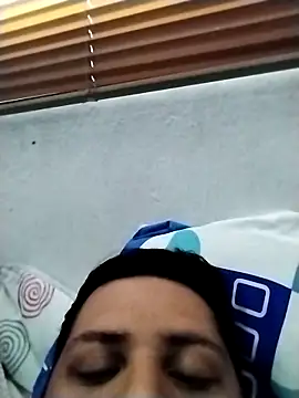 Eduar0015 online show from November 4, 2025, 7:50 pm