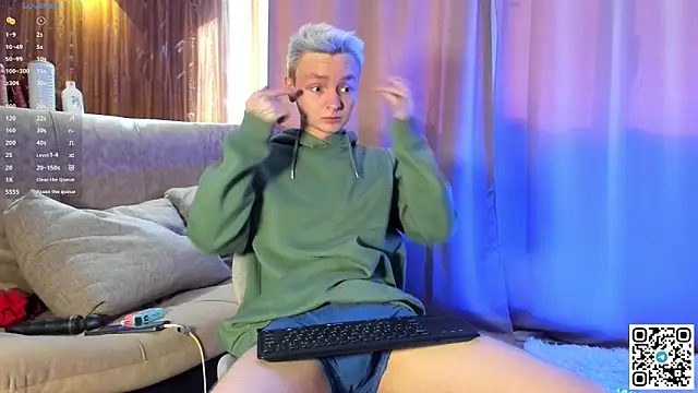 Snapshot of Logan_mett chatting on March 5, 2026, 12:02 pm Logan mett online show from March 5, 2026, 12:02 pm