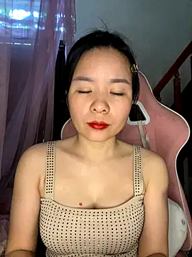 Snapshot of Listen-ly chatting on November 21, 2025, 3:49 am Listen-ly online show from November 21, 2025, 3:49 am