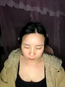 Snapshot of Listen-ly chatting on November 28, 2025, 2:50 pm Listen-ly online show from November 28, 2025, 2:50 pm