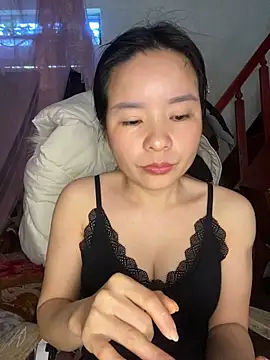 Snapshot of Listen-ly chatting on December 18, 2025, 2:27 am Listen-ly online show from December 18, 2025, 2:27 am