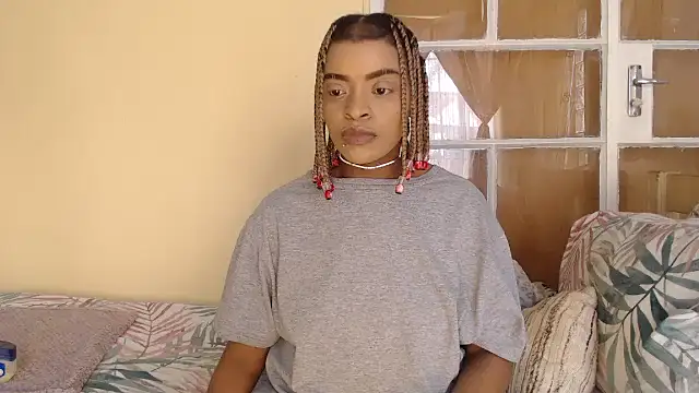 fifiqueen25 online show from December 3, 2025, 1:54 pm