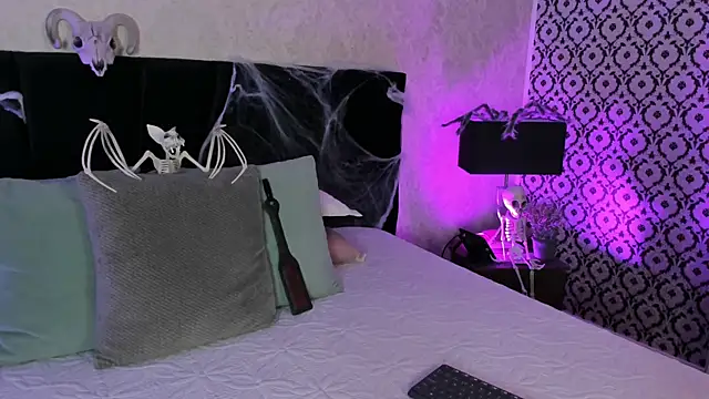 mariianna lopez  online show from October 29, 2025, 6:18 pm