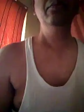 Snapshot of svk_05 chatting on December 3, 2025, 4:35 am svk 05 online show from December 3, 2025, 4:35 am