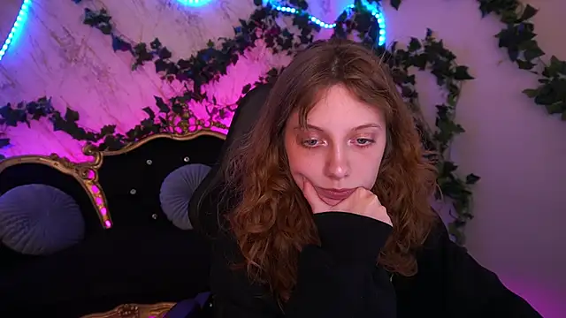 CuteeFoxy online show from November 3, 2025, 2:20 pm