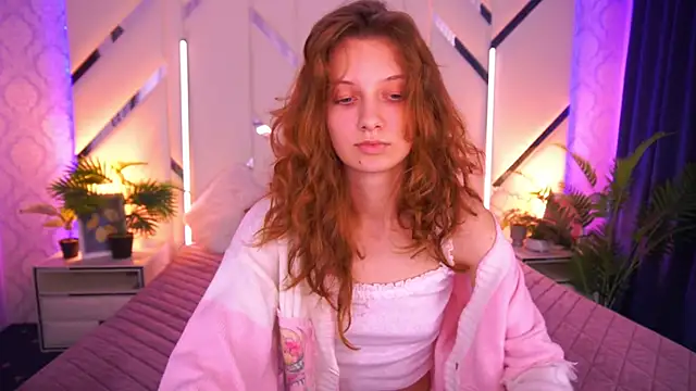 CuteeFoxy online show from December 1, 2025, 3:02 pm