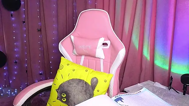 Snapshot of newday-off chatting on October 25, 2025, 7:18 am newday-off online show from October 25, 2025, 7:18 am