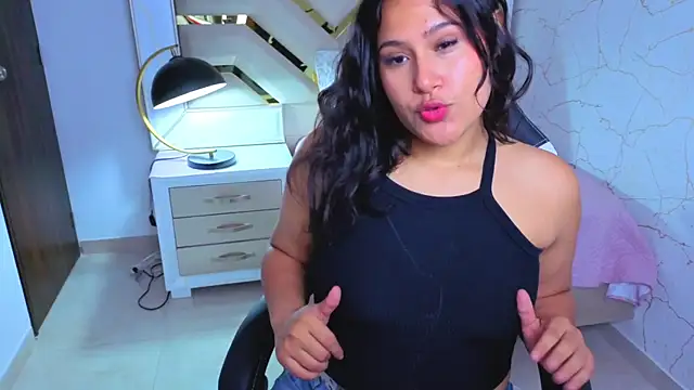 luna jonezz online show from November 28, 2025, 11:10 am