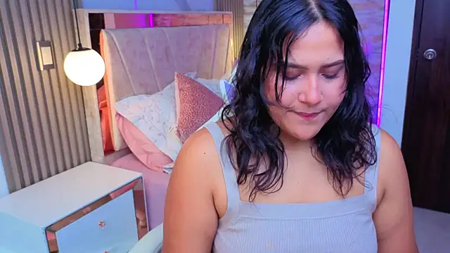 luna jonezz online show from October 27, 2025, 11:22 am