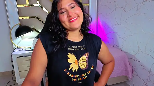 luna jonezz online show from November 6, 2025, 11:14 am