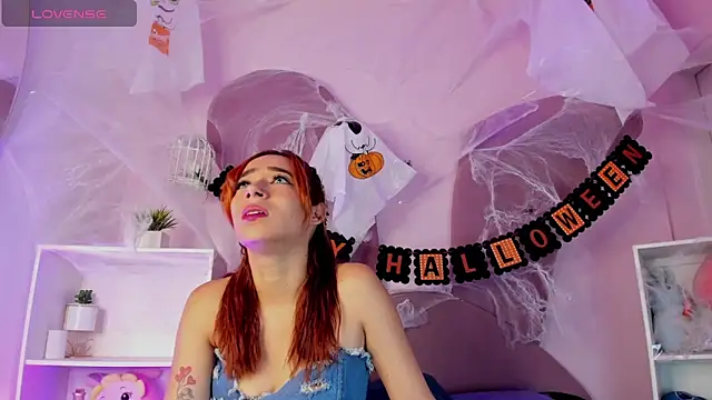 Snapshot of Lady_Sophiia chatting on October 23, 2025, 8:07 pm Lady Sophiia online show from October 23, 2025, 8:07 pm