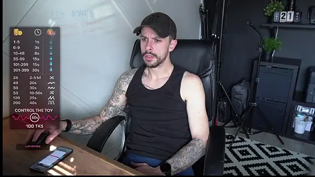 monsieurguitsxxx online show from February 26, 2026, 1:33 pm