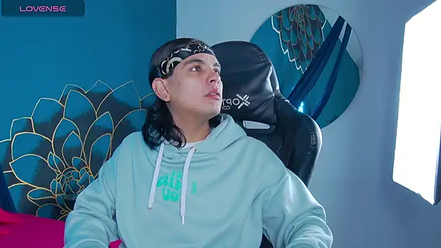 Snapshot of dammon_walker chatting on November 12, 2025, 12:42 pm dammon walker online show from November 12, 2025, 12:42 pm